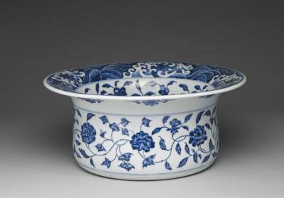 图片[2]-Angled-rim basin with flowers and waves decoration in underglaze blue, Qing dynasty, Qianlong reign (1736-1795)-China Archive